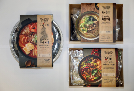 이마트가 피코크 고수의 맛집 밀키트 신제품을 선보인다. <이마트 제공>